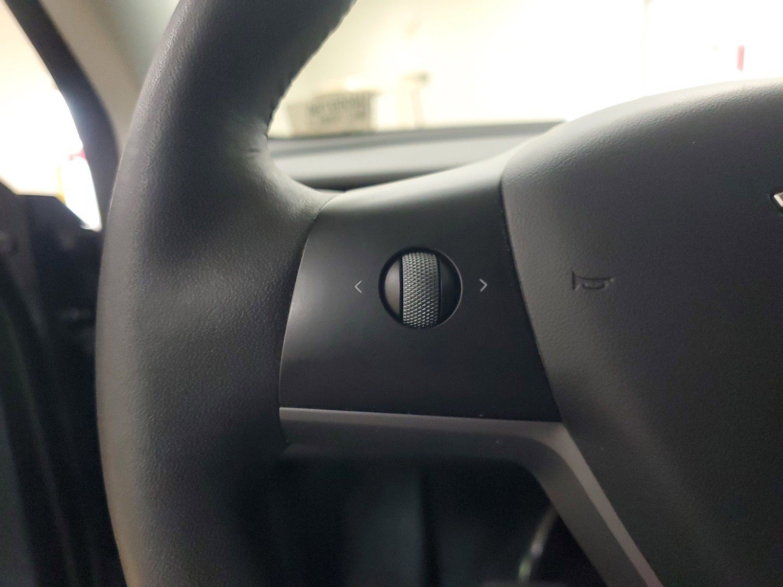 Used 2022 Tesla Model Y Long Range AWD/4WD image 23