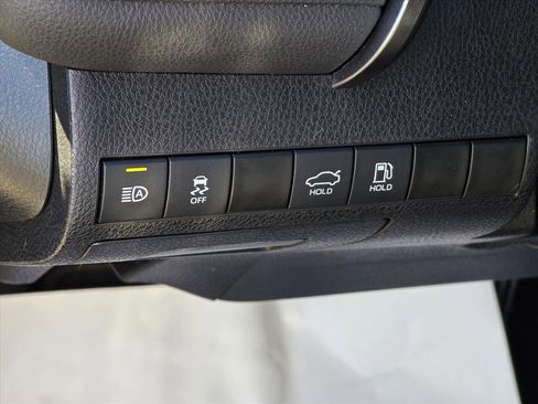 Used 2022 Toyota Camry XLE image 8