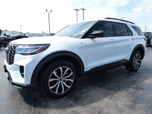 Used 2025 Ford Explorer ST-Line AWD/4WD image 8