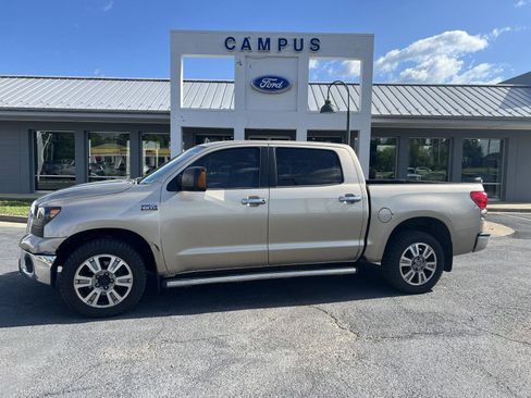 Used 2008 Toyota Tundra 4x4 CrewMax image 2