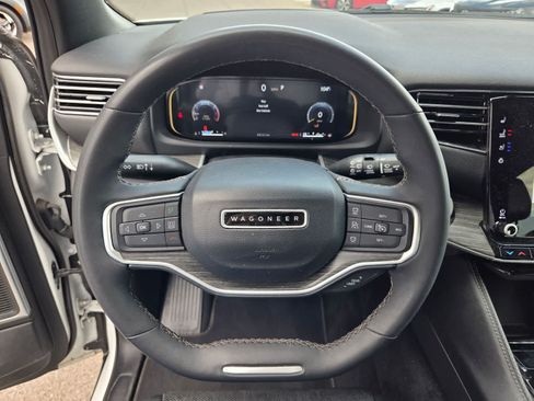 Used 2024 Jeep Wagoneer Series III AWD/4WD image 9
