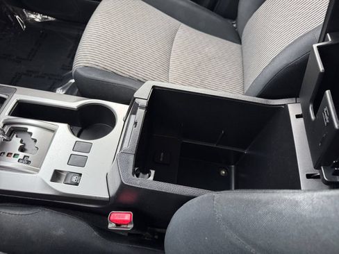 Used 2015 Toyota 4Runner SR5 AWD/4WD image 28