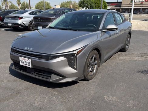 Used 2025 Kia K4 LXS image 1