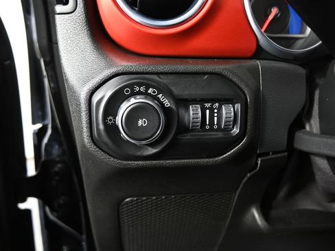 Used 2018 Jeep Wrangler Unlimited Rubicon image 24