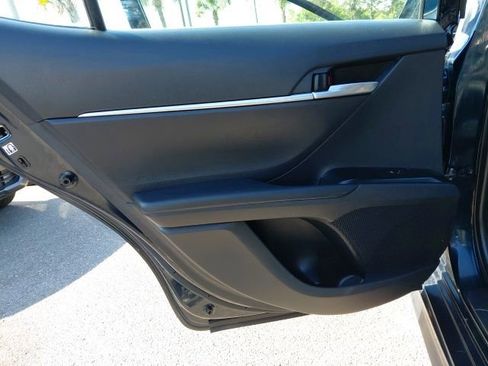 Used 2018 Toyota Camry SE image 19