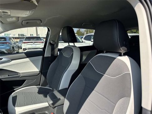 New 2025 Volkswagen Taos SE image 16