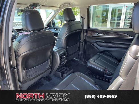 Used 2023 Jeep Grand Cherokee L Limited w/ Luxury Tech Group II AWD/4WD image 17