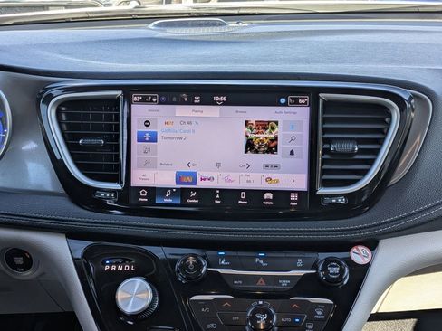 Certified 2024 Chrysler Pacifica Select image 20