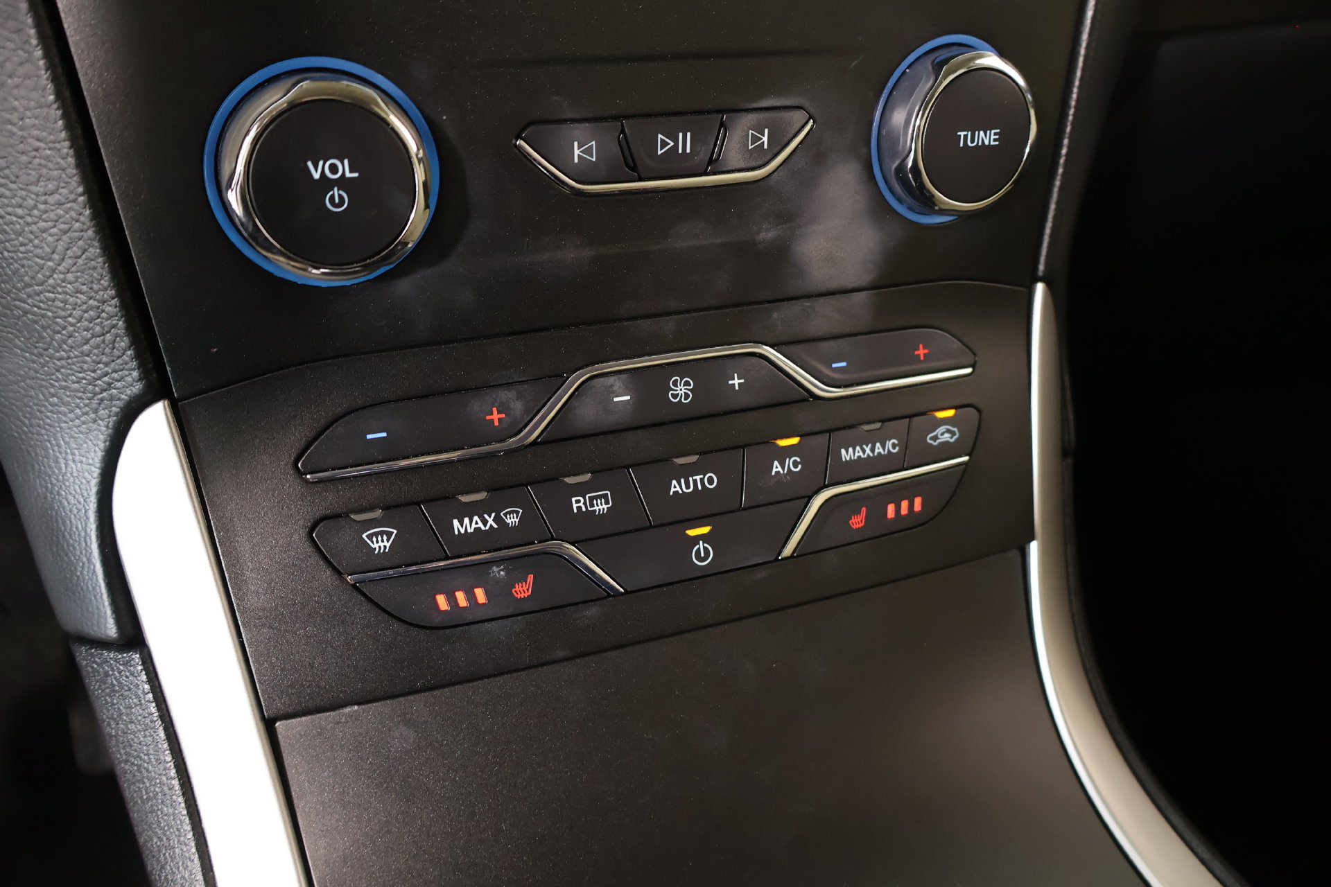 Used 2020 Ford Edge SEL w/ Convenience Package FWD image 8