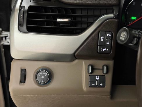 Used 2015 Chevrolet Suburban LTZ RWD image 75