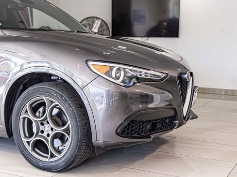 Used 2023 Alfa Romeo Stelvio Ti AWD/4WD image 3