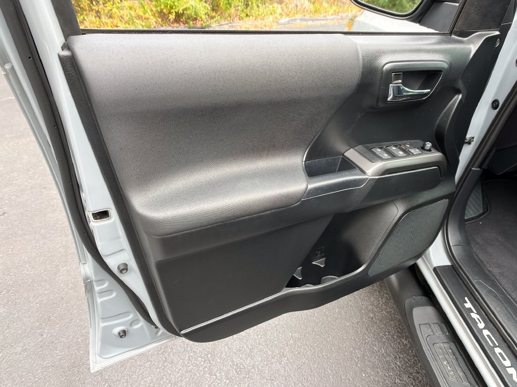 Used 2019 Toyota Tacoma TRD Sport w/ Technology Package AWD/4WD image 11