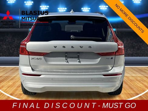 Used 2022 Volvo XC60 B5 Momentum w/ Climate Package image 6