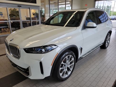 Used 2024 BMW X5 xDrive40i w/ Premium Package AWD/4WD image 1