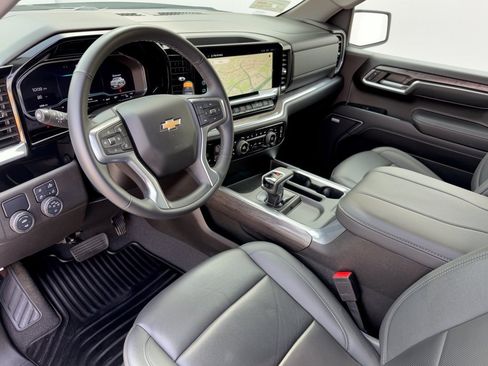 Certified 2025 Chevrolet Silverado 1500 LTZ RWD image 4