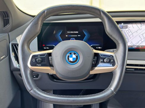 Used 2022 BMW iX xDrive50 w/ Sport Package AWD/4WD image 20