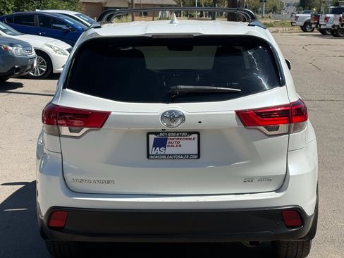 Used 2017 Toyota Highlander SE AWD/4WD image 5