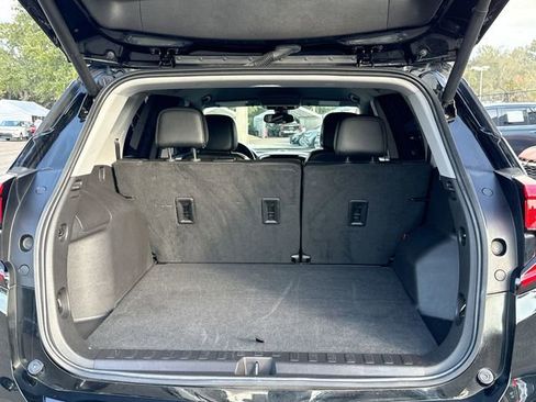 Used 2024 GMC Terrain SLT image 12