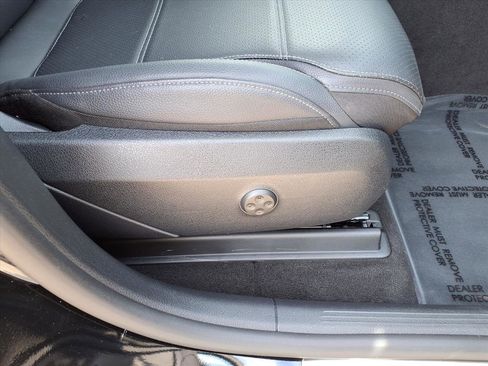 Used 2024 Mercedes-Benz GLC 300 4MATIC image 13