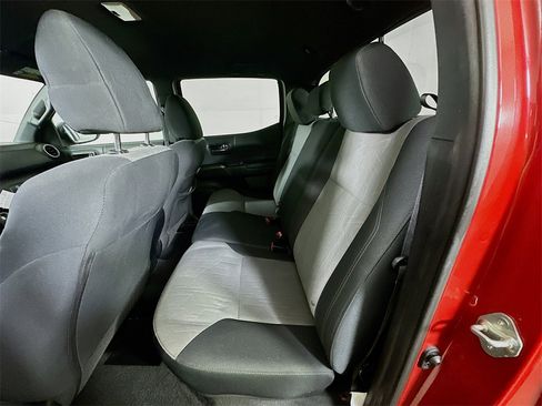 Used 2020 Toyota Tacoma TRD Sport image 14