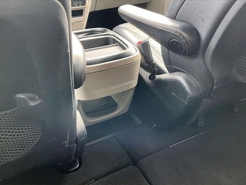 Used 2017 Chrysler Pacifica Touring-L image 34