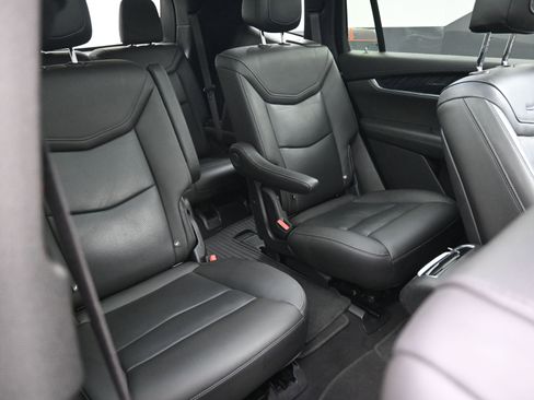 Used 2022 Cadillac XT6 Premium Luxury w/ Technology Package image 32