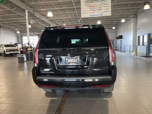 Used 2019 Cadillac Escalade Premium Luxury image 4