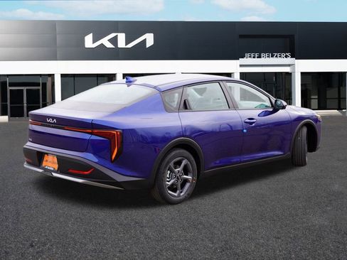 New 2025 Kia K4 LXS image 3