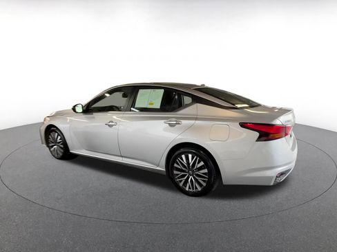 Used 2024 Nissan Altima 2.5 SV image 10