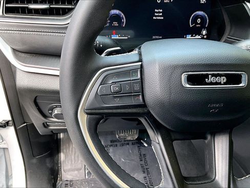Certified 2025 Jeep Grand Cherokee Laredo X w/ Luxury Tech Group I AWD/4WD image 19