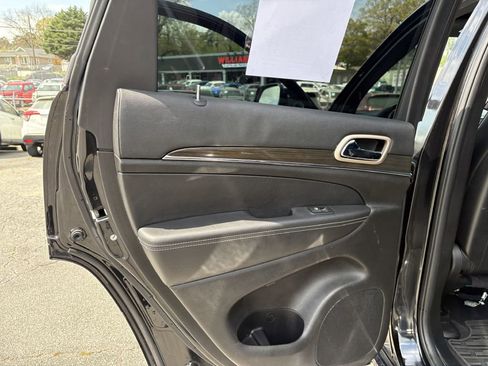 Used 2014 Jeep Grand Cherokee Overland w/ Trailer Tow Group IV image 14