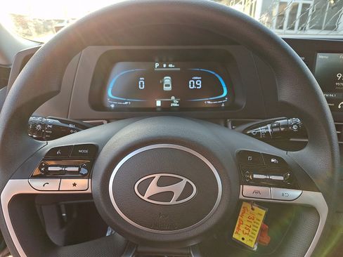 Used 2026 Hyundai Elantra SE FWD image 19