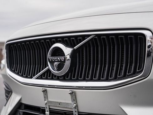 Used 2021 Volvo S60 T5 Momentum w/ Protection Package Premier image 13