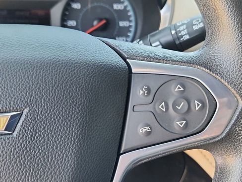Used 2022 Chevrolet Traverse LS AWD/4WD image 19