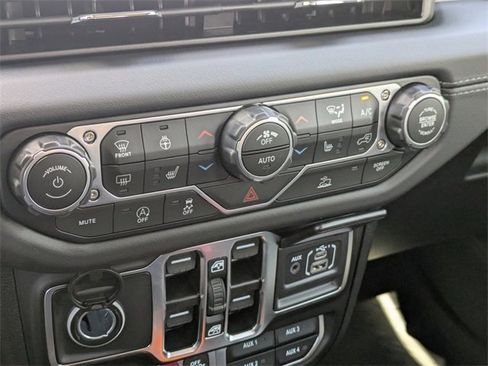 New 2025 Jeep Gladiator Mojave w/ Convenience Group image 32