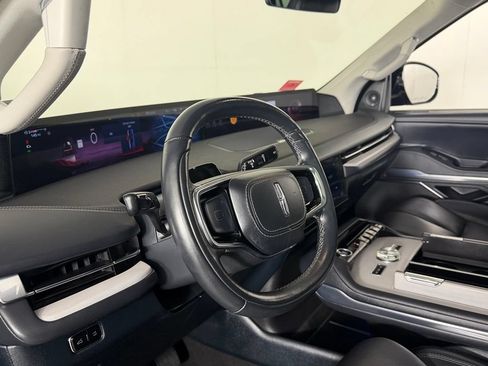 Used 2025 Lincoln Navigator L Reserve AWD/4WD image 22