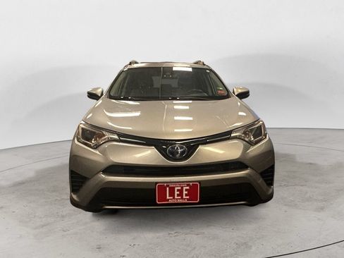 Used 2018 Toyota RAV4 LE AWD/4WD image 8