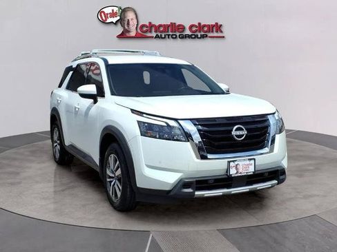 Certified 2025 Nissan Pathfinder SL FWD image 7