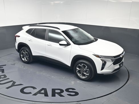 Certified 2025 Chevrolet Trax LT w/ Driver Confidence Package image 31