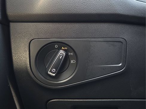 Used 2021 Volkswagen Tiguan SE w/ Panoramic Sunroof Package FWD image 19