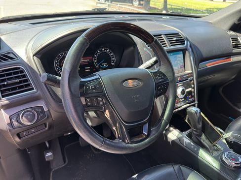 Used 2018 Ford Explorer Platinum AWD/4WD image 20