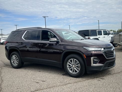 Used 2023 Chevrolet Traverse LT FWD image 7