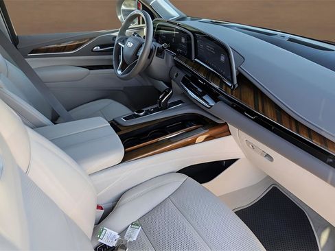 Used 2024 Cadillac Escalade Premium Luxury Platinum w/ Heavy-Duty Trailer Package image 23