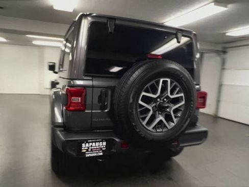 Used 2025 Jeep Wrangler Unlimited Sahara AWD/4WD image 7