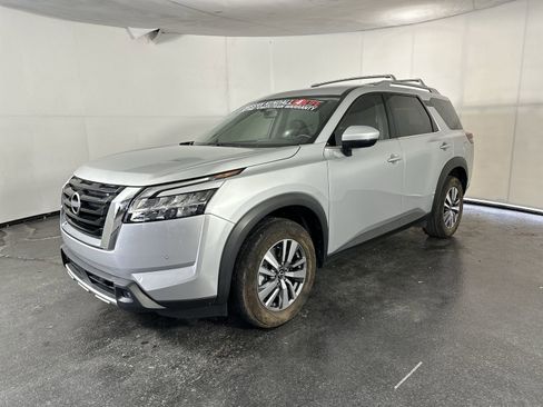 Used 2023 Nissan Pathfinder SL w/ Cargo Package image 4