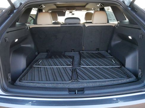 Certified 2025 Volkswagen Atlas Cross Sport SE w/ Panoramic Sunroof Package image 18