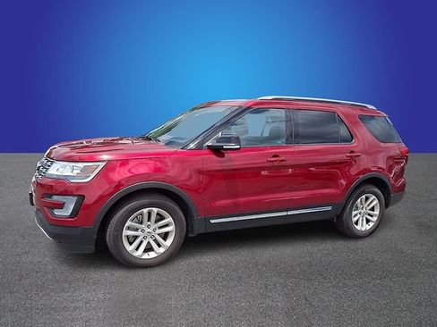 Used 2017 Ford Explorer XLT w/ Equipment Group 202A FWD image 5