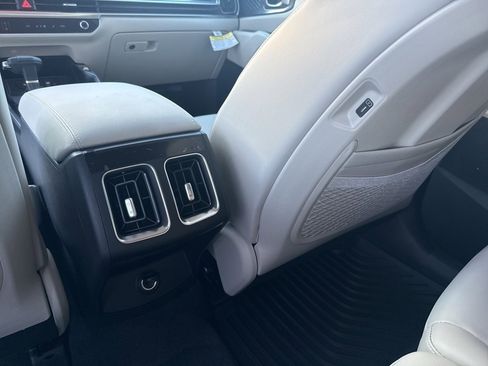 New 2025 Kia Sorento S image 43