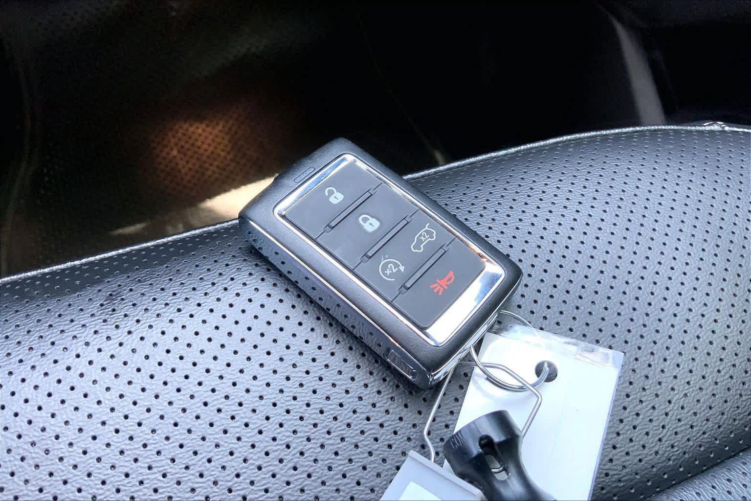 Used 2023 Jeep Grand Cherokee L Limited w/ Luxury Tech Group II RWD image 14