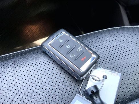 Used 2023 Jeep Grand Cherokee L Limited w/ Luxury Tech Group II RWD image 14